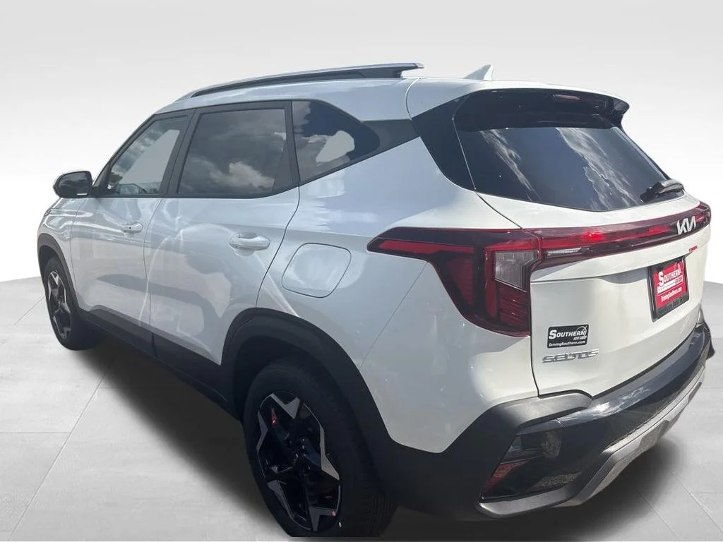 Used 2024 White Kia SX image 12