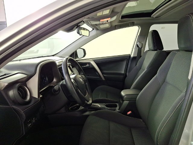 Used 2018 Silver Toyota XLE image 16