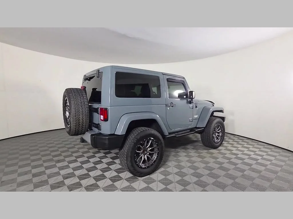Used 2015 Anvil Clearcoat Jeep Sahara image 38