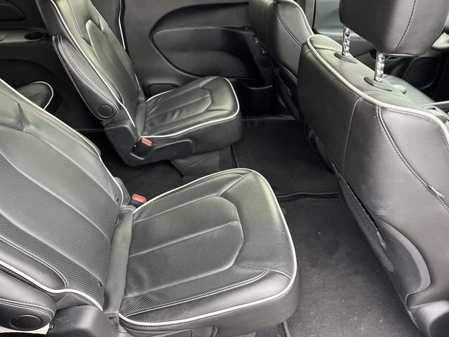 Used 2025 White Chrysler Limited image 20