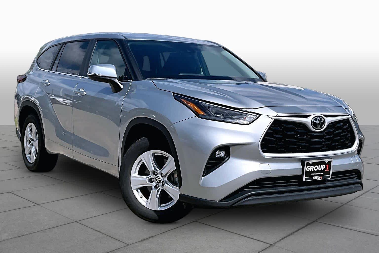 Used 2025 Celestial Silver Metallic Toyota XLE image 3