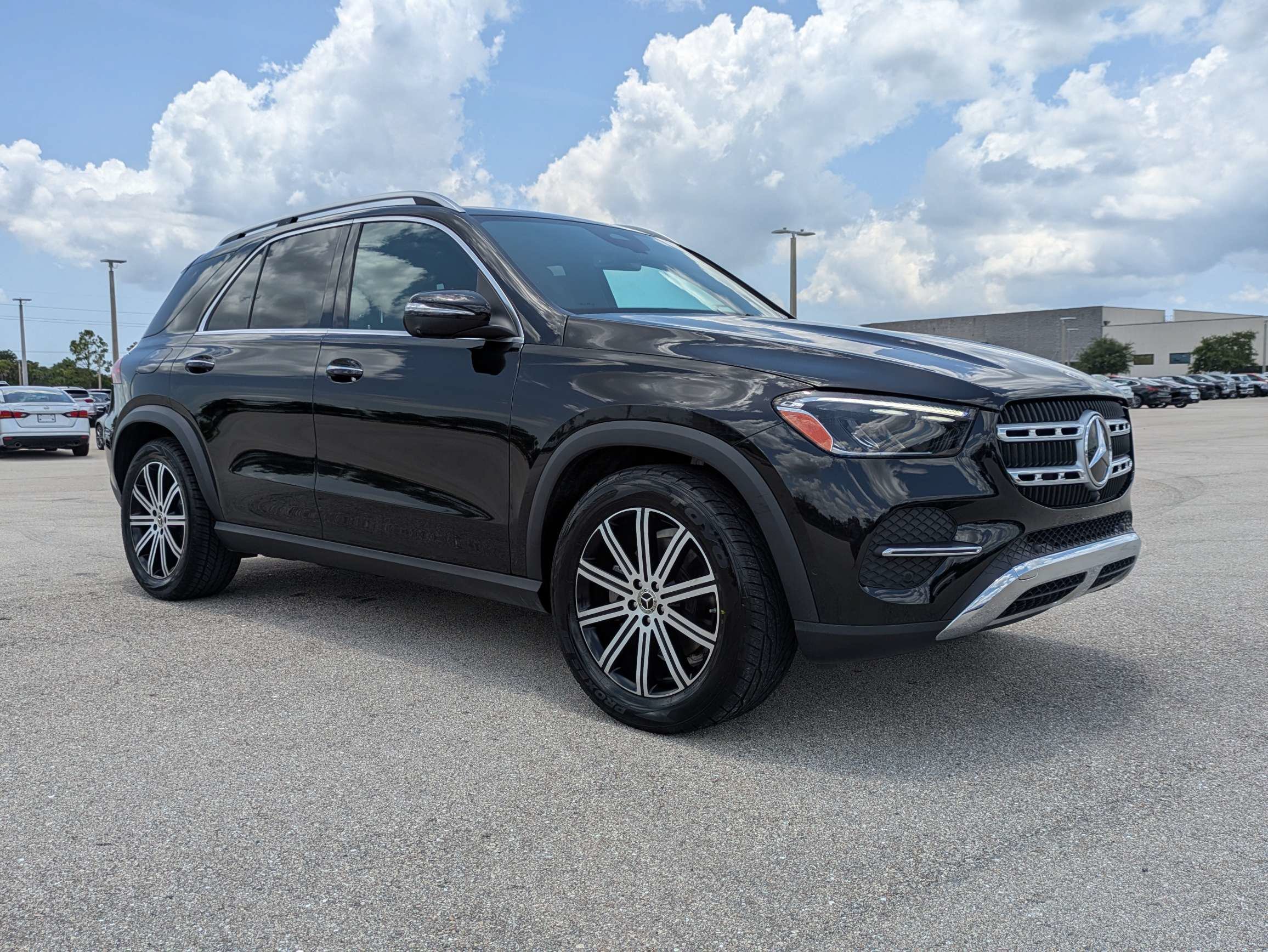 Used 2025 Obsidian Black Metallic Mercedes-Benz GLE 350 image 2