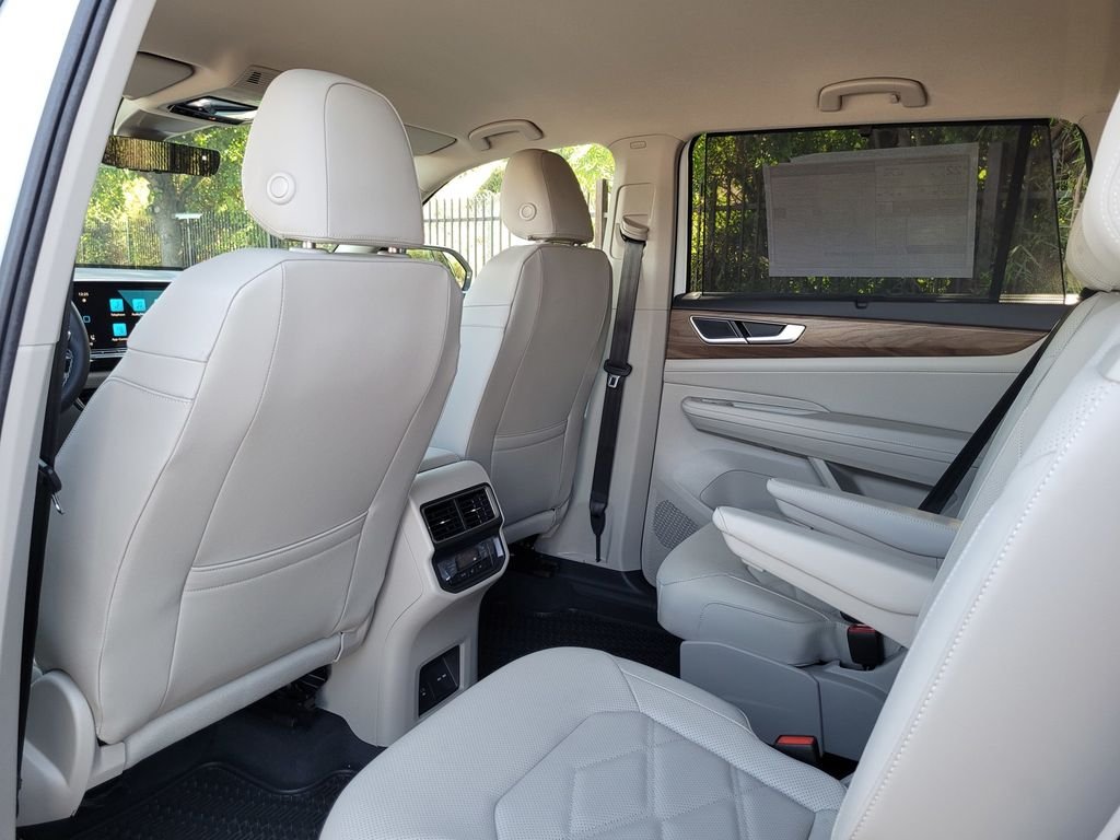 New 2026 White/off-white Volkswagen 2.0T SE w/Technology image 15