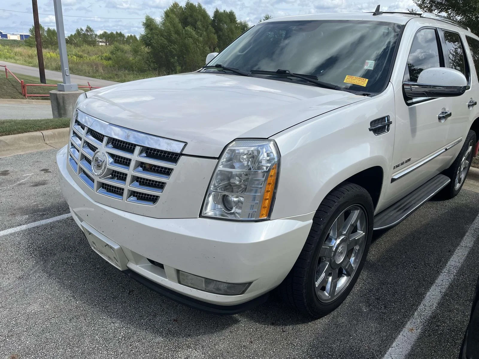Used 2011 White Cadillac 2WD 4dr Luxury image 2