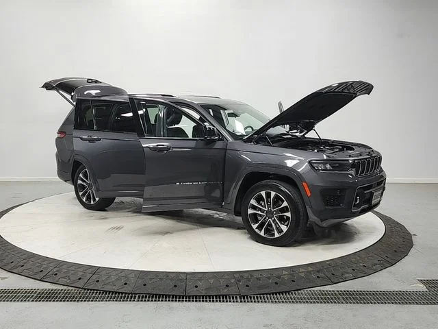 Used 2023 Gray Jeep Overland image 9