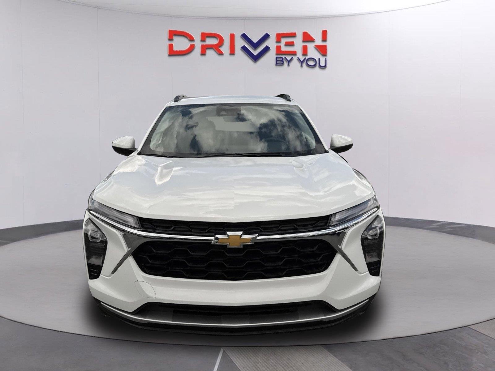 Used 2025 Summit White Chevrolet LT image 9