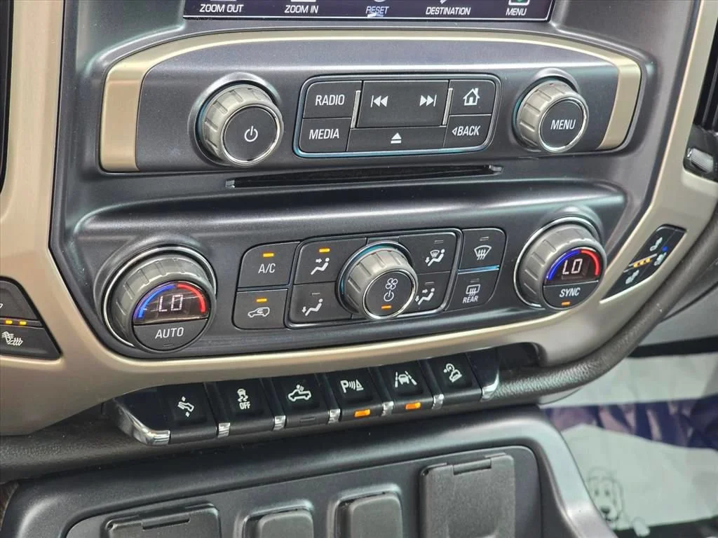 Used 2018 WHITE FROST TRICOAT GMC Denali image 17