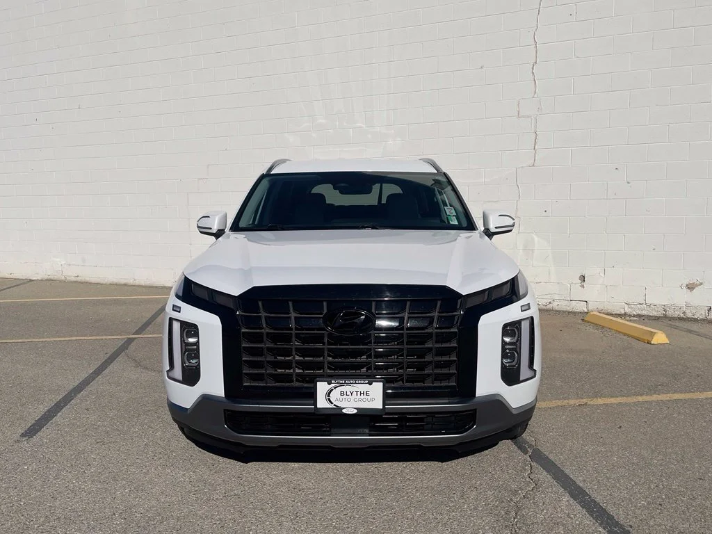 Used 2025 Hyper White Hyundai SEL image 2