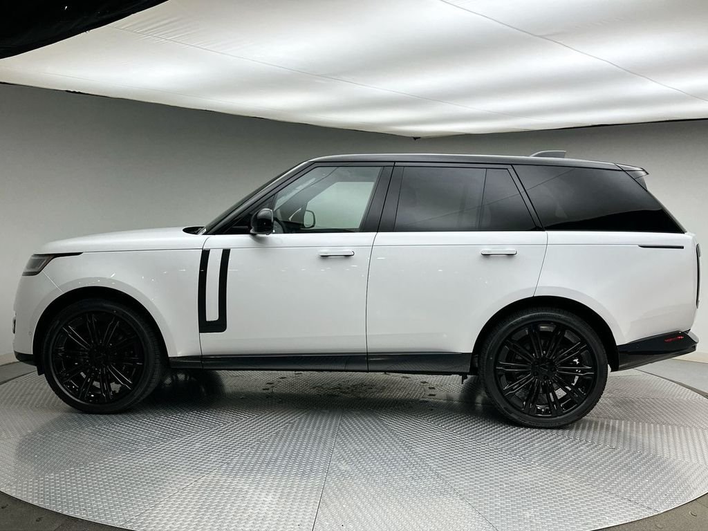 New 2026 Fuji White Land Rover SE image 2