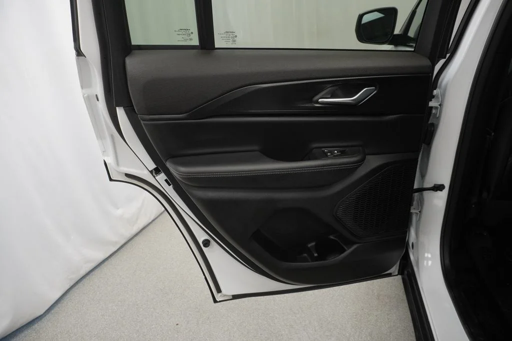 Used 2025 White Jeep Laredo X image 41