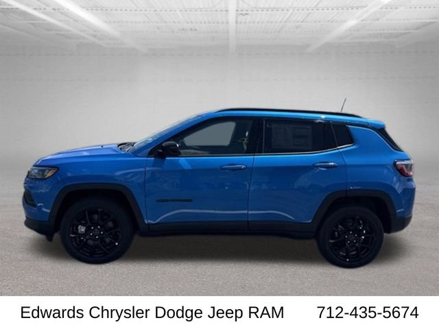 New 2026 Hydro Blue Pearl-Coat Exterior Paint Jeep Latitude image 4