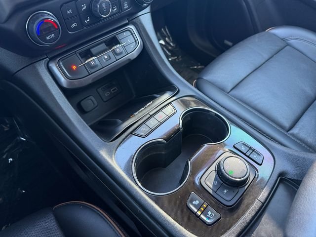 Used 2022 White GMC AT4 image 24