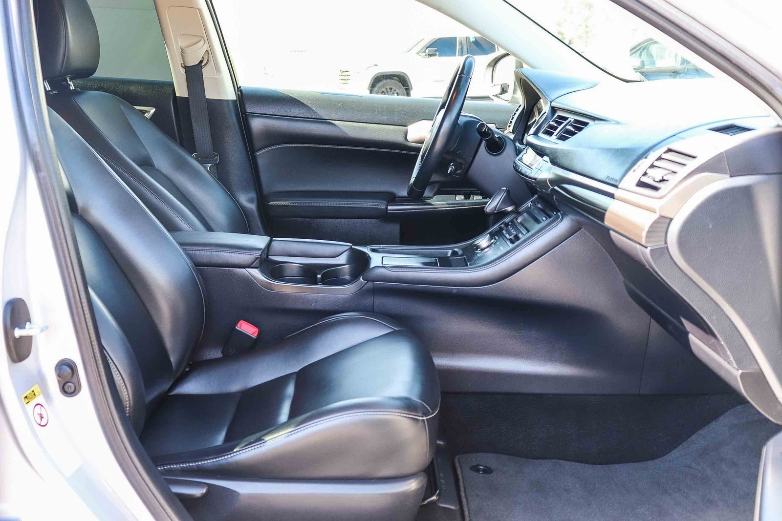 Used 2015 Silver Lexus 200h image 20