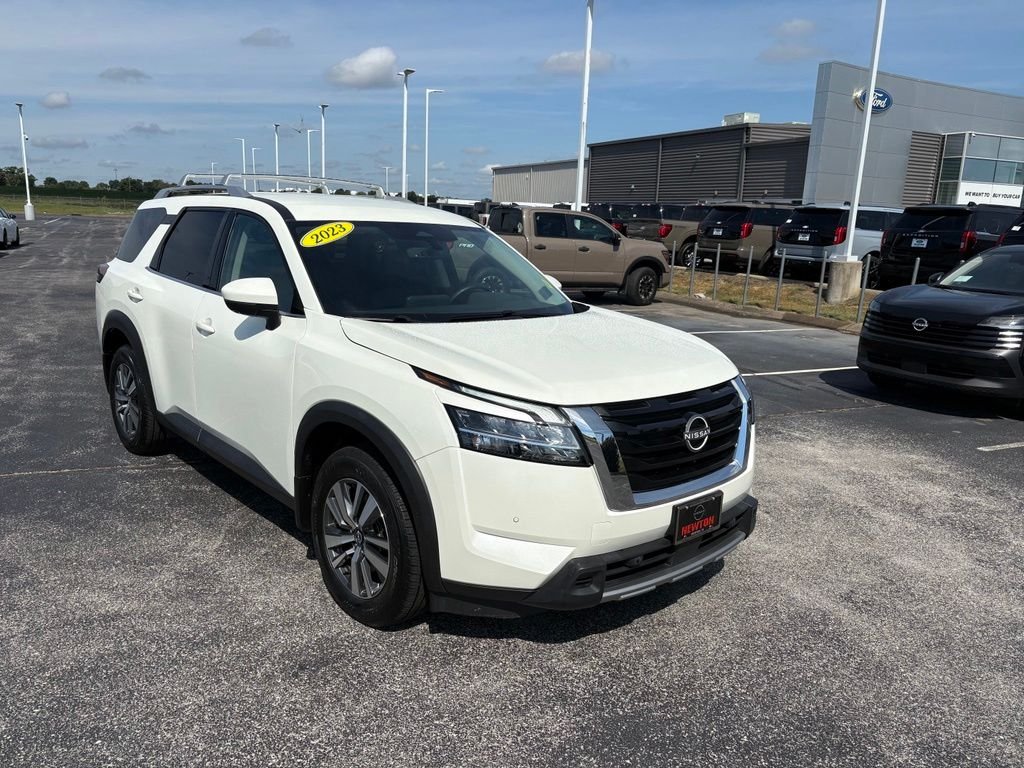 Used 2023 White Nissan SL image 2
