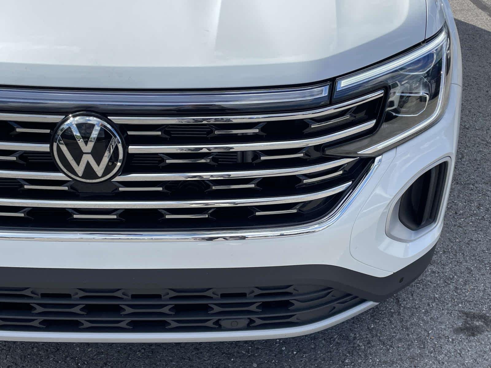 New 2026 Opal White Pearl Volkswagen 2.0T SEL image 9
