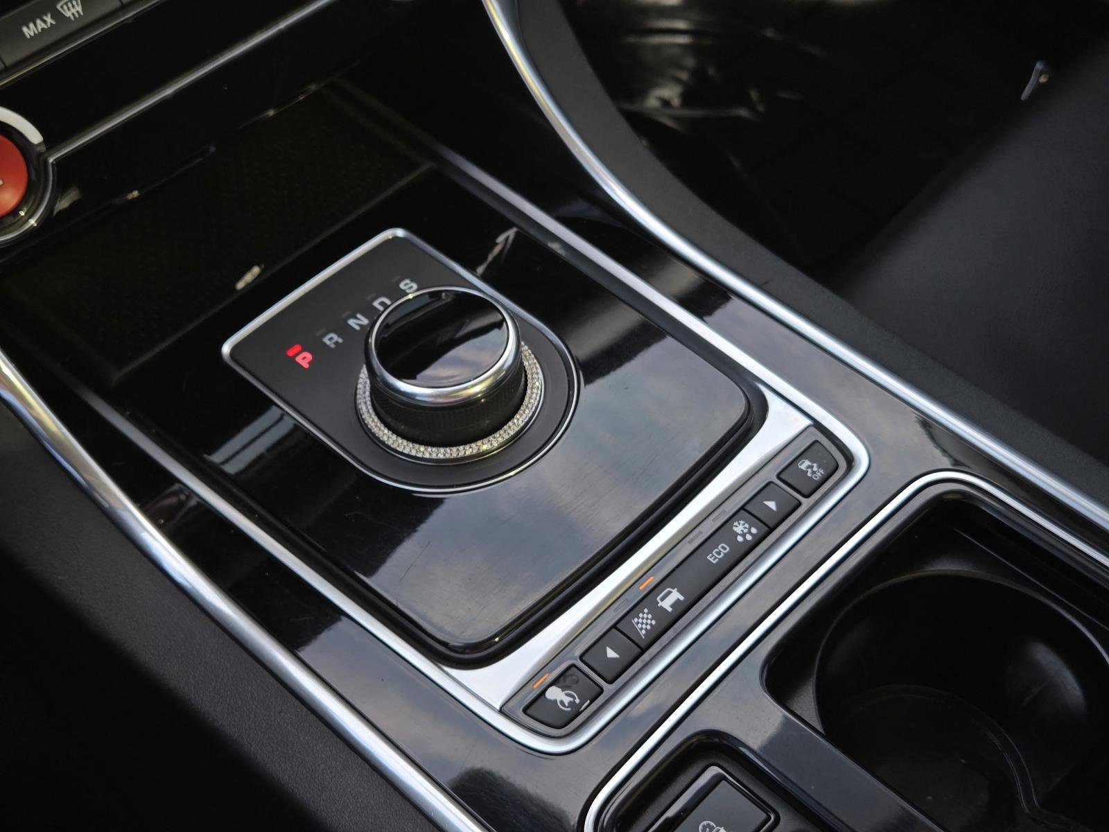 Used 2017  Jaguar 35t Premium image 22