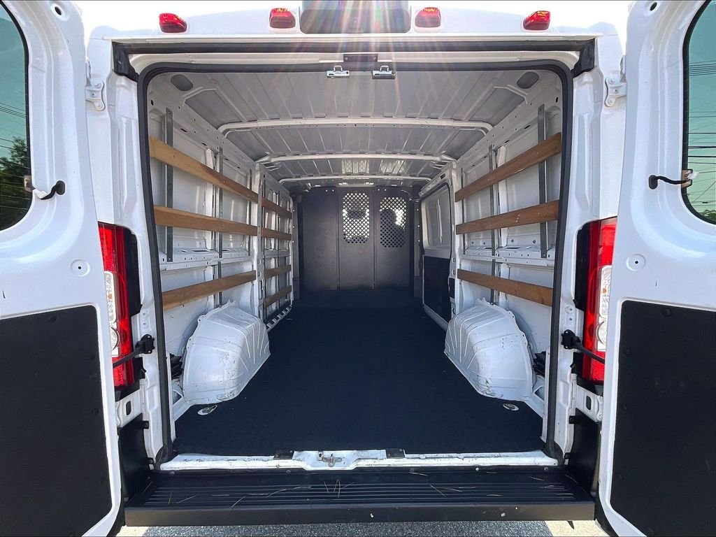 Used 2025 White Ram Base image 15