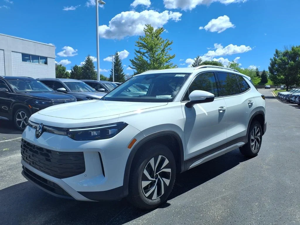 New 2026 Pure White Volkswagen 2.0T SE image 5