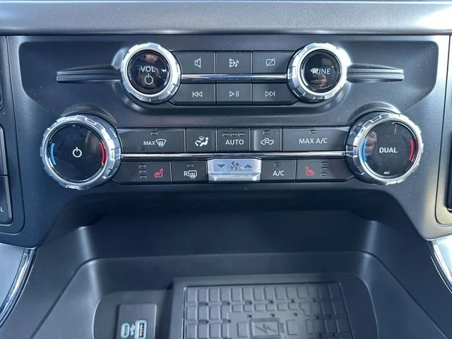 New 2024 Oxford White Ford XLT image 19