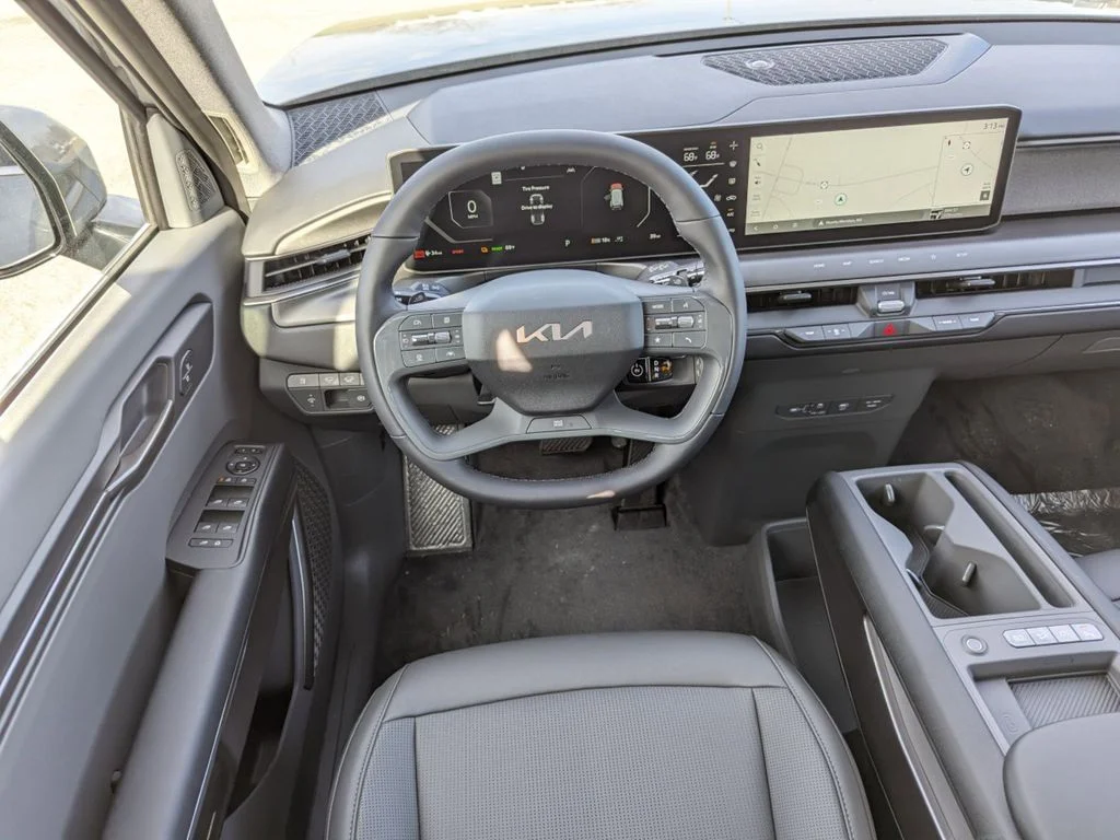 New 2024 Pebble Gray Kia Light RWD image 29