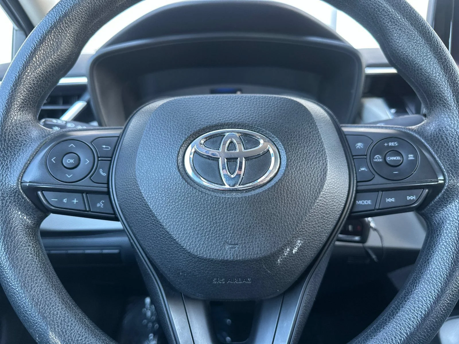 Used 2023  Toyota LE image 21