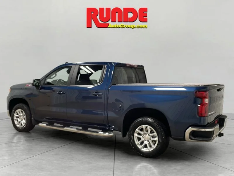 Used 2023 Northsky Blue Metallic Chevrolet LT image 4