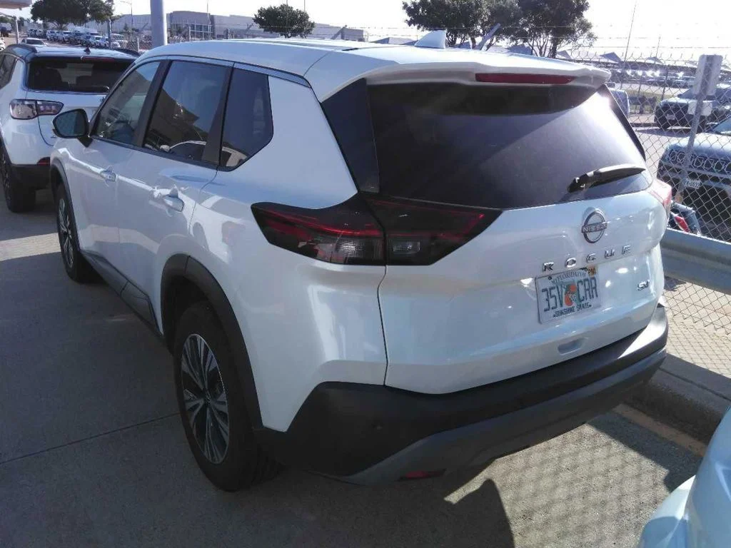 Used 2023 White Nissan SV image 6