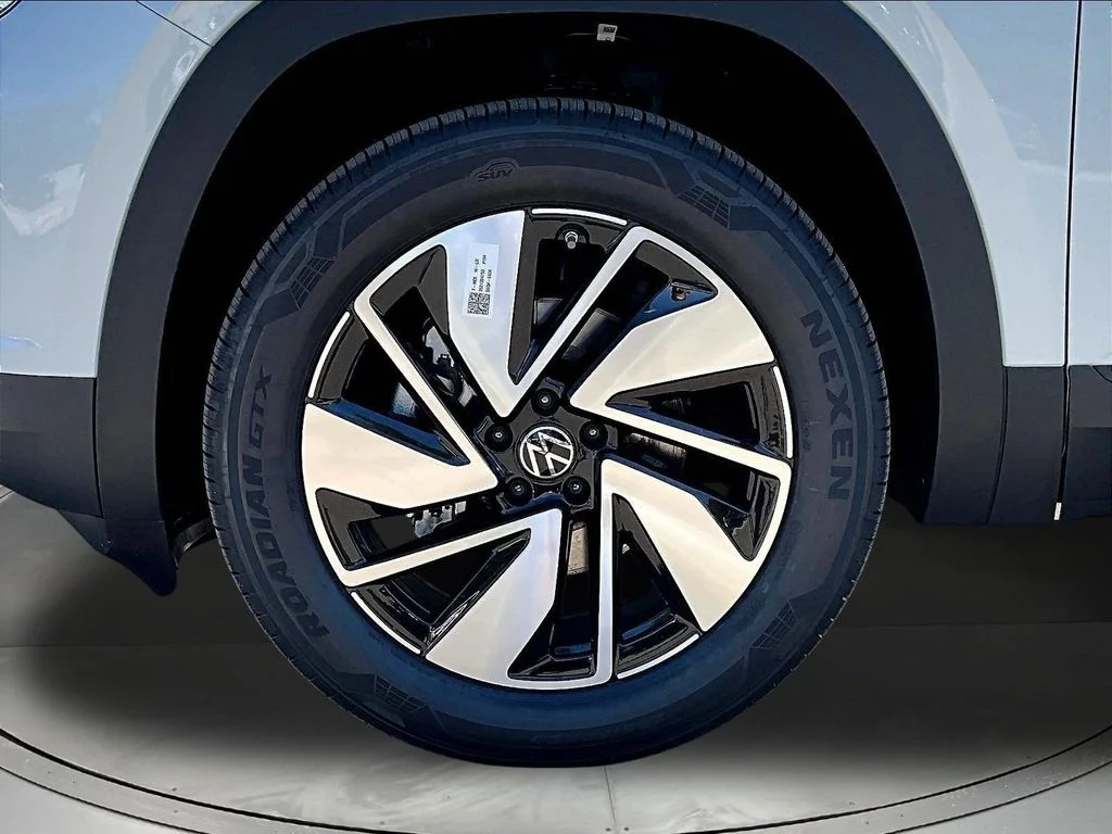 New 2026 White/off-white Volkswagen 2.0T SE w/Technology image 16