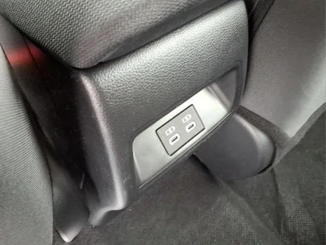 2025 Toyota Corolla LE - Photo 18