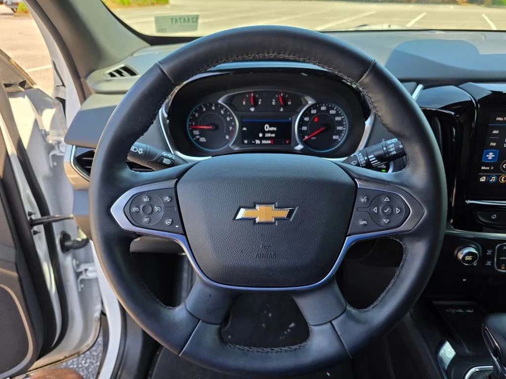 Used 2023 Iridescent Pearl Tricoat Chevrolet LT Leather image 23