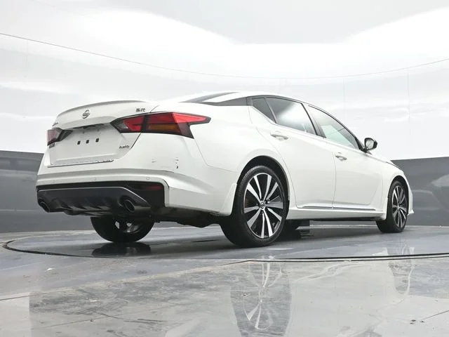 Used 2022 White Nissan 2.5 SR image 26