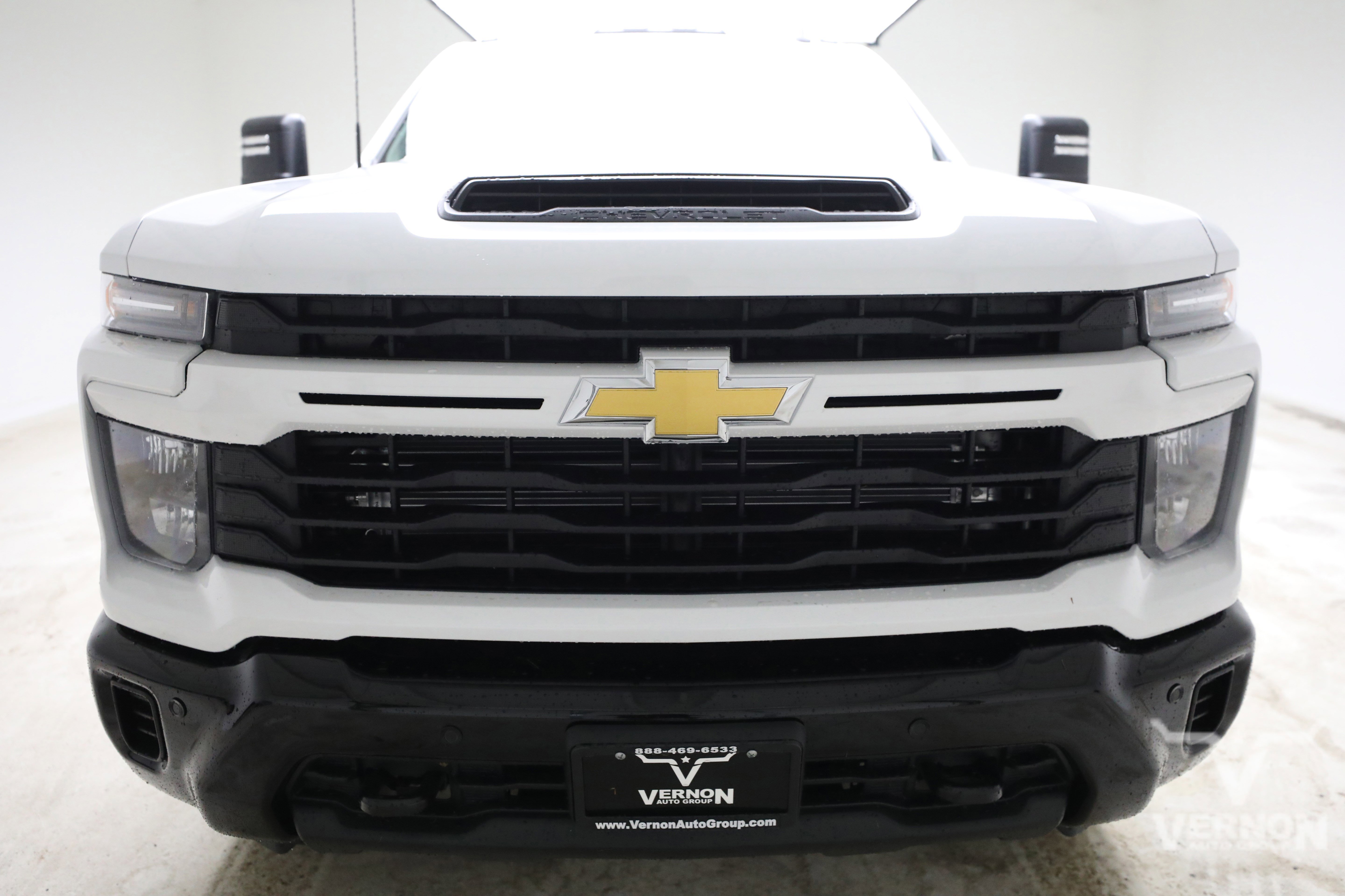 New 2026 Summit White Chevrolet N image 8