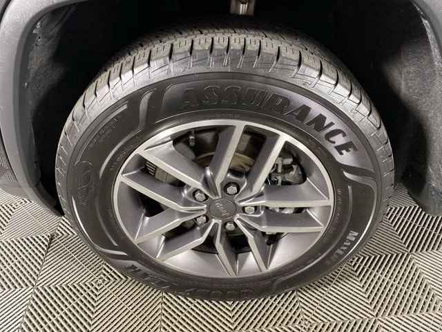 Used 2022 Black Jeep Limited image 14