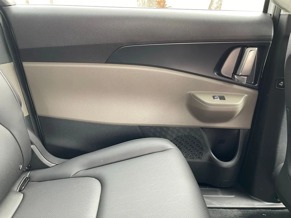 New 2026 White Kia LXS image 19