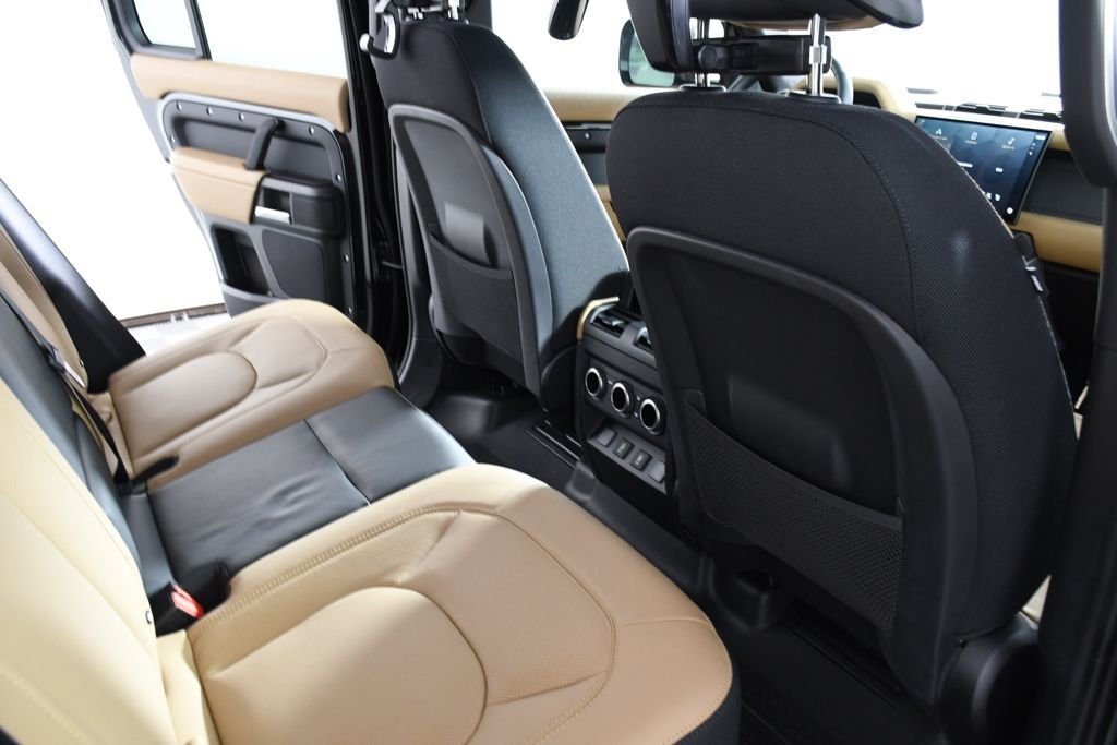 New 2026 Santorini Blk Land Rover X image 22