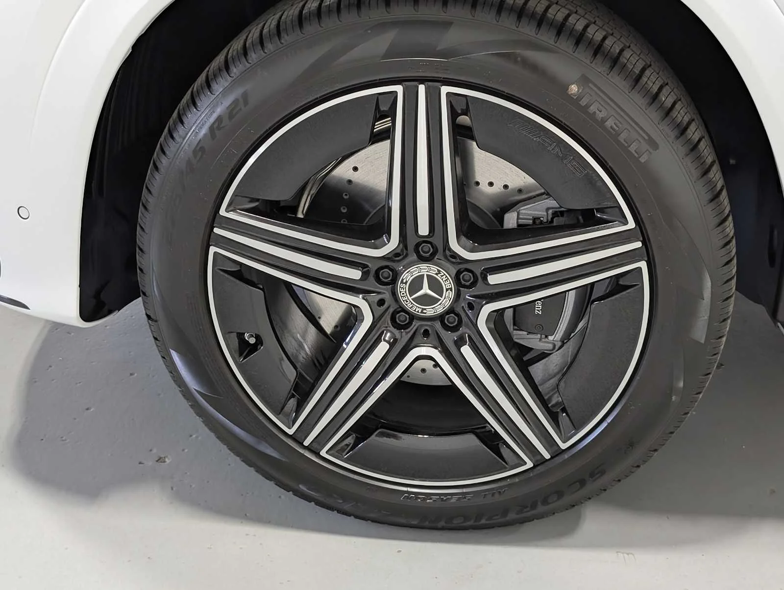 New 2026 MANUFAKTUR Moonlight White magno Mercedes-Benz GLE 450 image 3