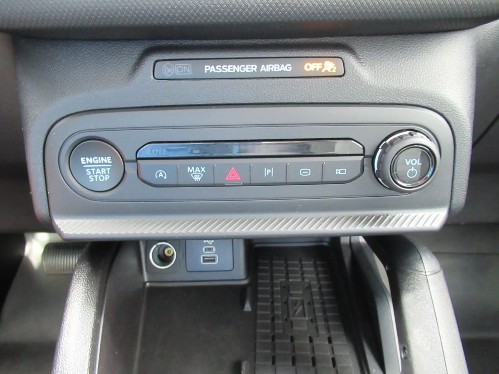 Used 2025 White Ford Badlands image 32