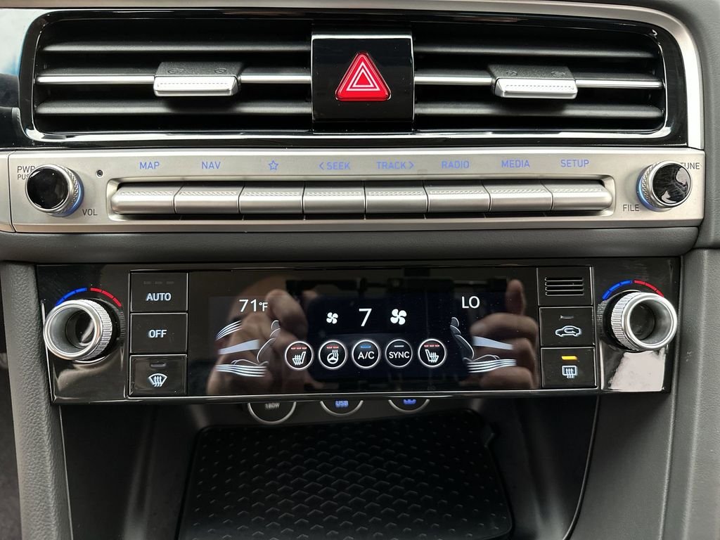 2026 GENESIS G70 Standard - Photo 19