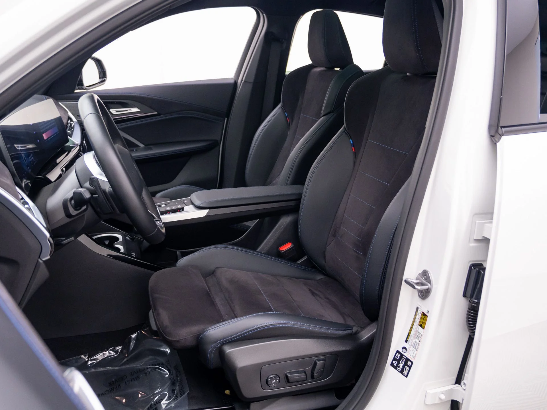 Used 2026 White BMW xDrive28i image 16