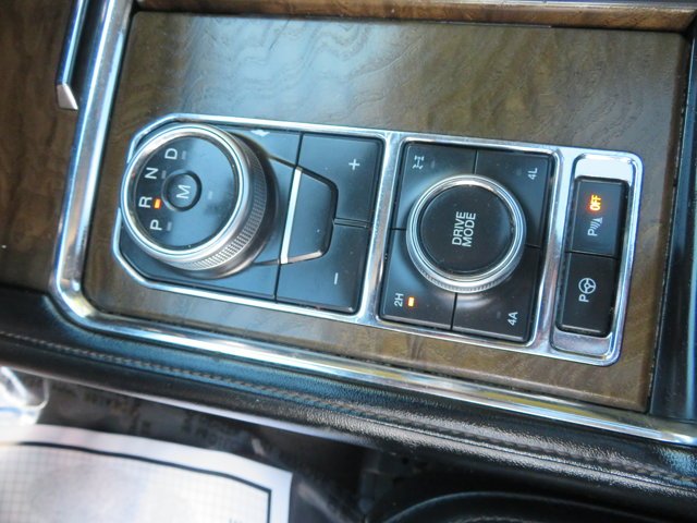 Used 2019 White Platinum Metallic Tri-Coat Ford Platinum image 28