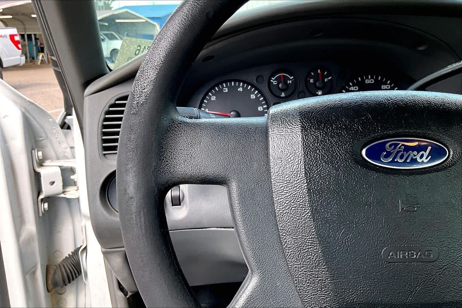 Used 2011 Oxford White Ford XL image 25