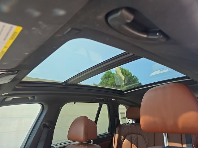 Used 2023 White BMW M50i image 15