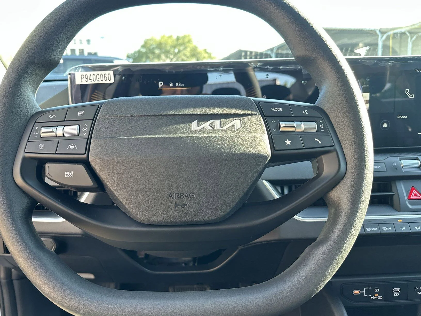 New 2026 Snow White Pearl Kia LXS image 13
