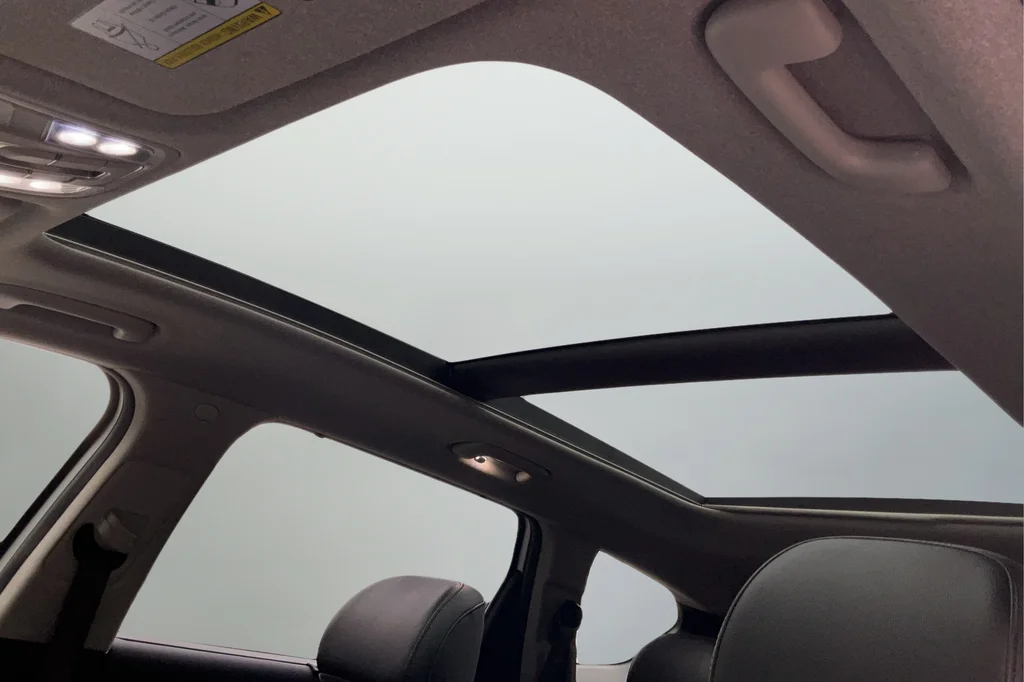 Used 2019 Silver Hyundai Limited image 18