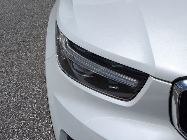 Used 2021 White Volvo Momentum image 10