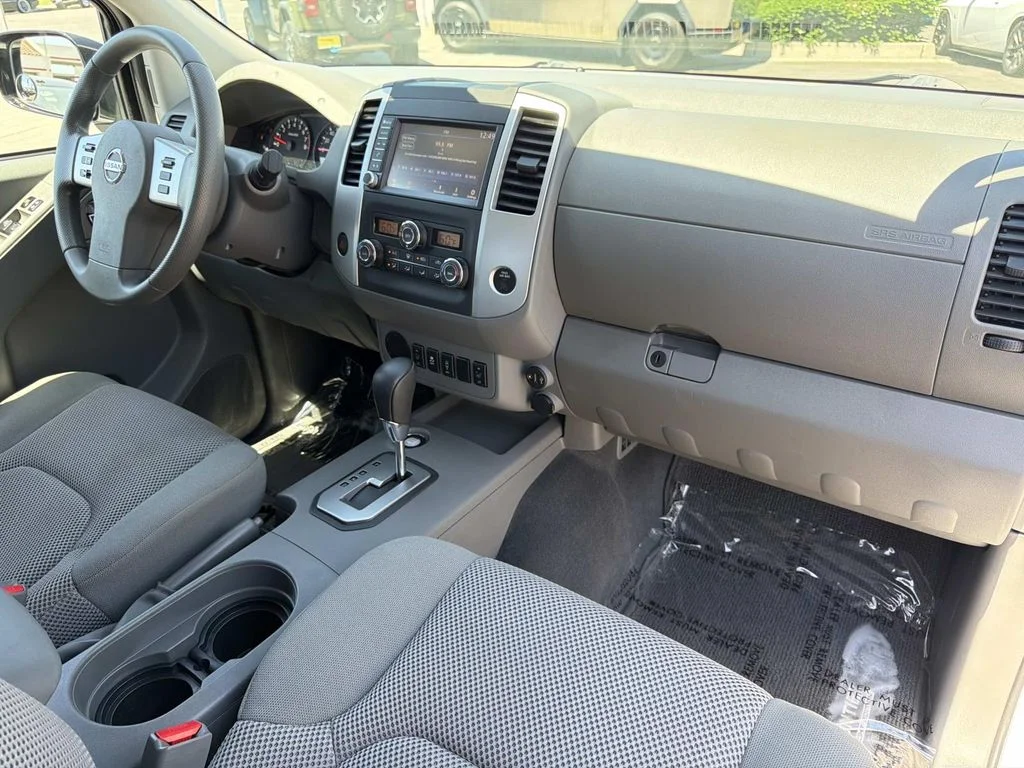 Used 2021 Glacier White Nissan SV image 31