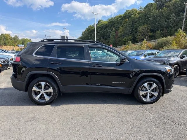 Used 2022 Black Jeep Limited image 16