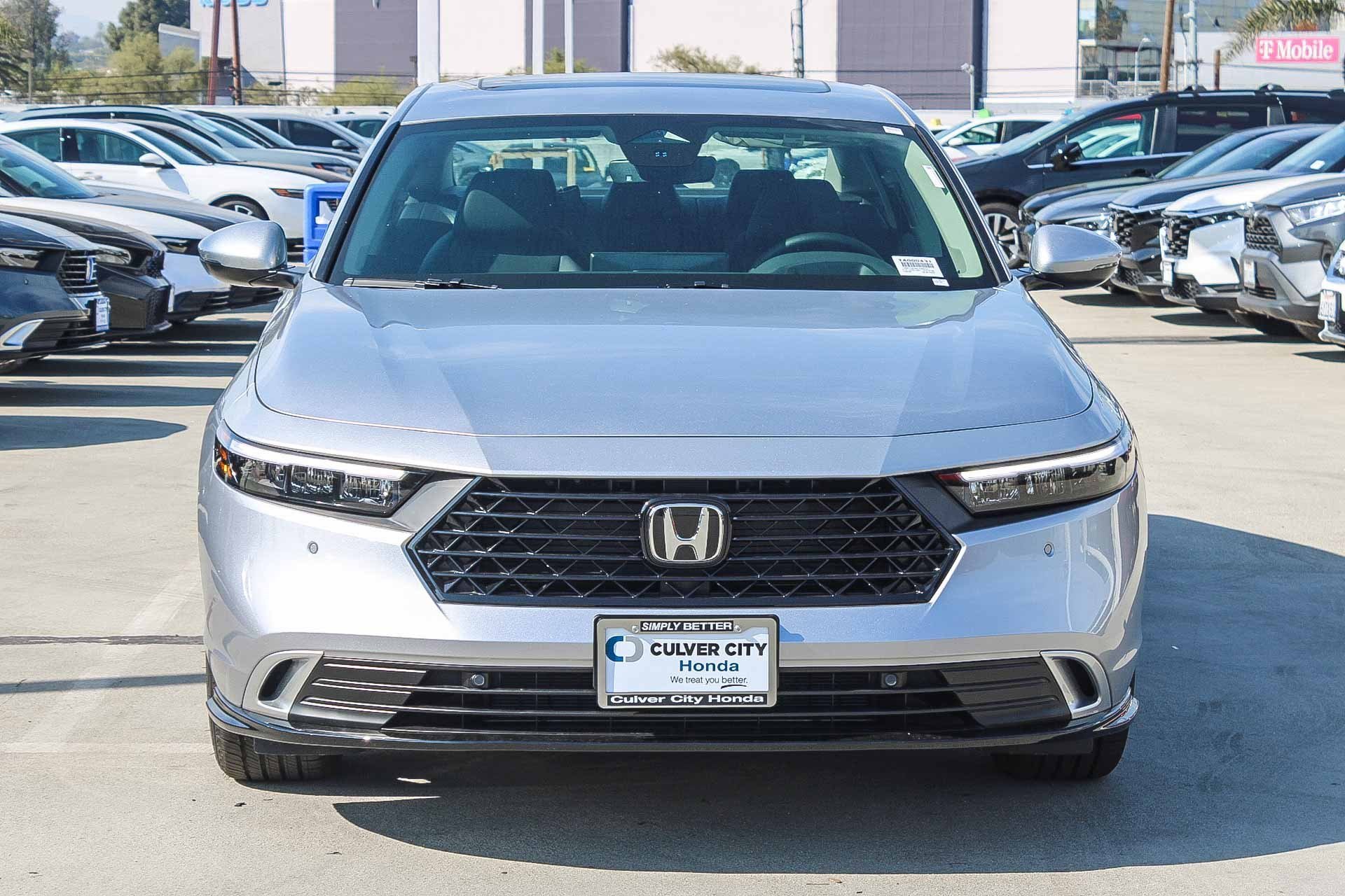 New 2026 Solar Silver Metallic Honda Touring image 2