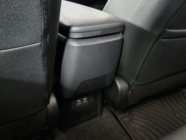Certified Used 2025 WIND CHILL PEARL Toyota  image 32