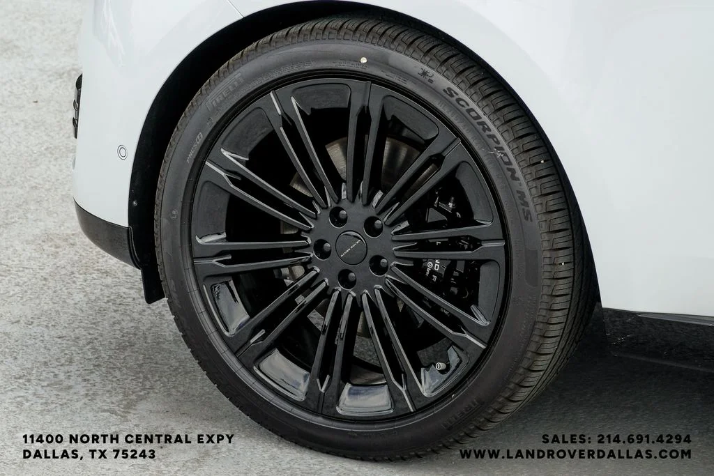 New 2026 Fuji White Land Rover SE image 58